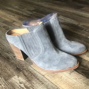 Steve Madden Mules w/ heal